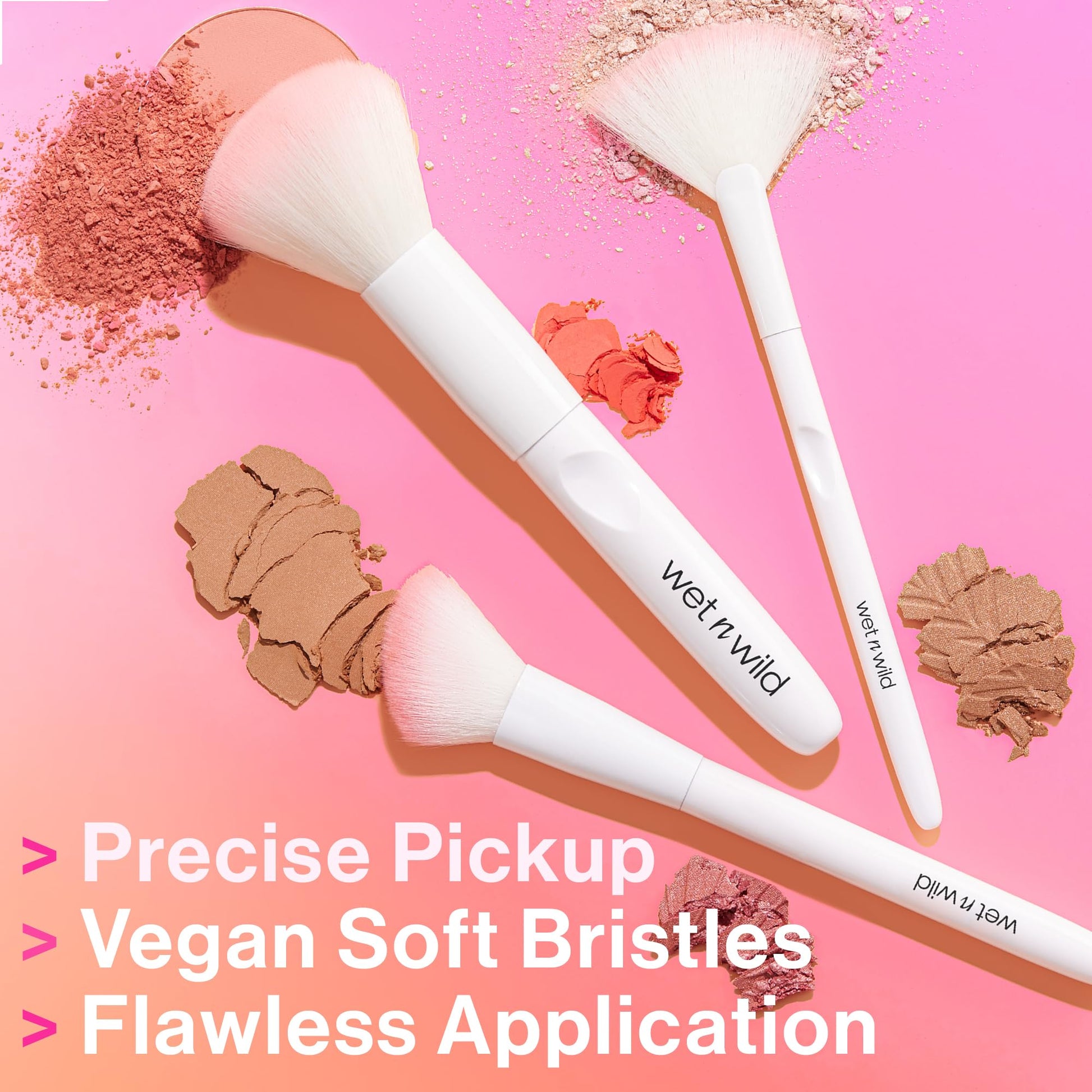 wet n wild Contour Brush, Sculpt, Highlight, & Blend, Luxurious Plush Fibers, Ergonomic Handle for Comfortable Precision Control , Cruelty-Free & Vegan - Medaid International