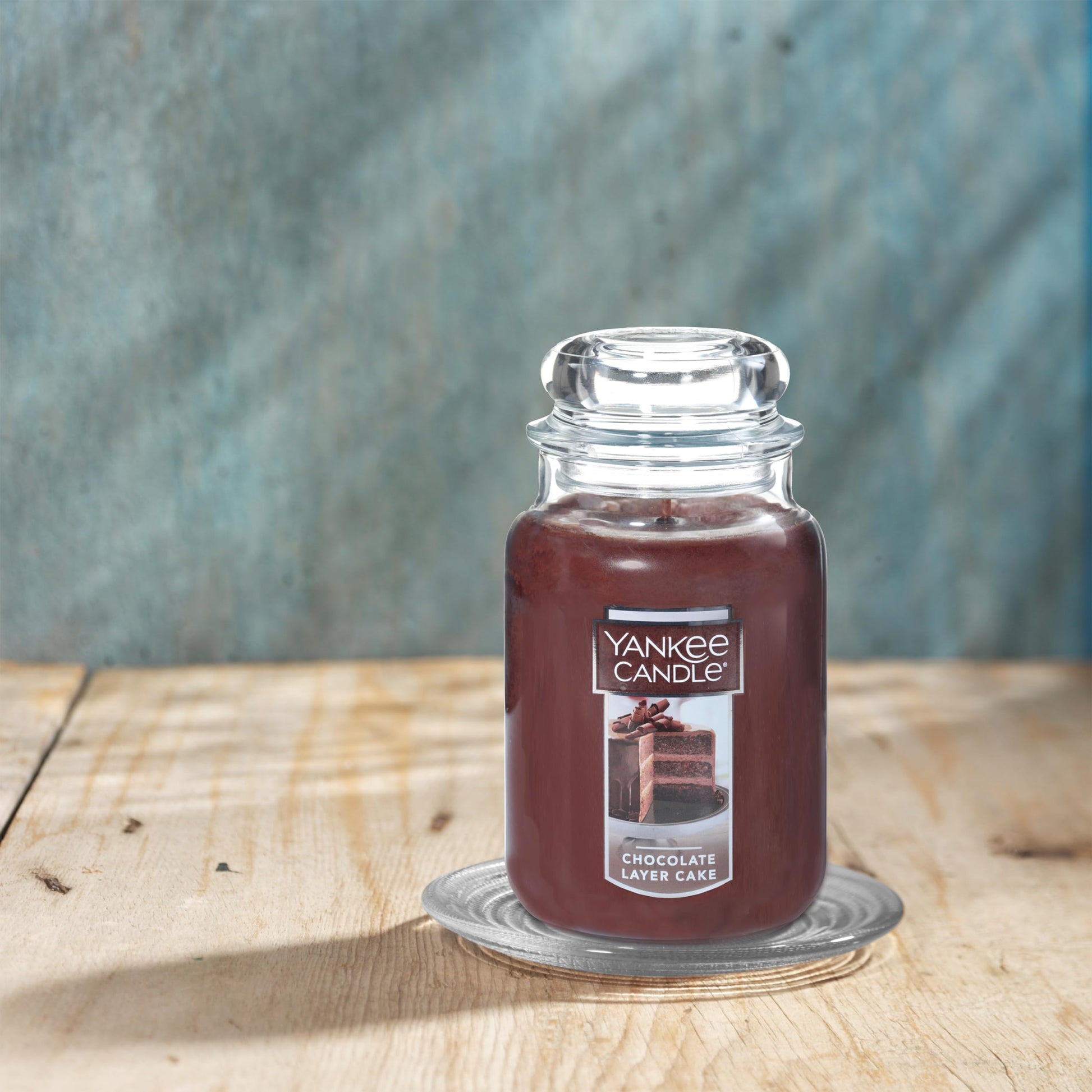 Yankee Candle Chocolate Layer Cake Scented, Classic 22oz Large Jar Single Wick Candle, Over 110 Hours of Burn Time - Medaid International