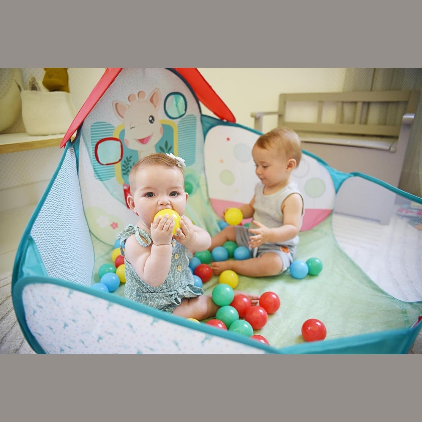 Sophie la Girafe: Baby Ball Pool & Pop-Up Playground