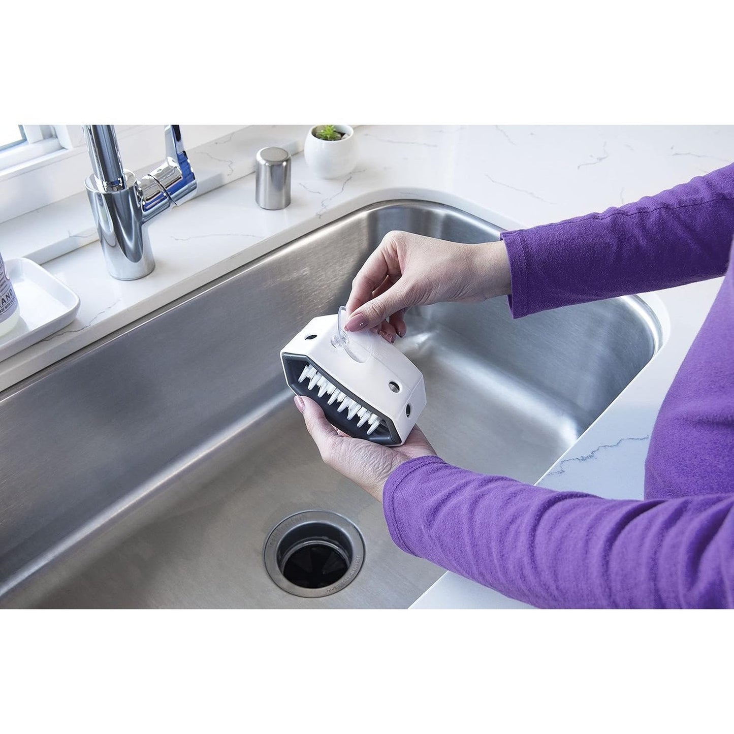 CUTLERY CLEANING BRUSH WITH SUCTION CUPS
