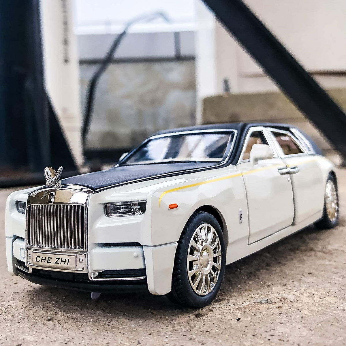 Amerteer Alloy Rolls Royce Model Car 1:32 Car Model For Rolls-Royce Phantom Car Model Diecast Toy Cars With Sound & Light & 6 Open Doors For Kids Boy Girl Collect Gift SUV Model Car (White with Black)