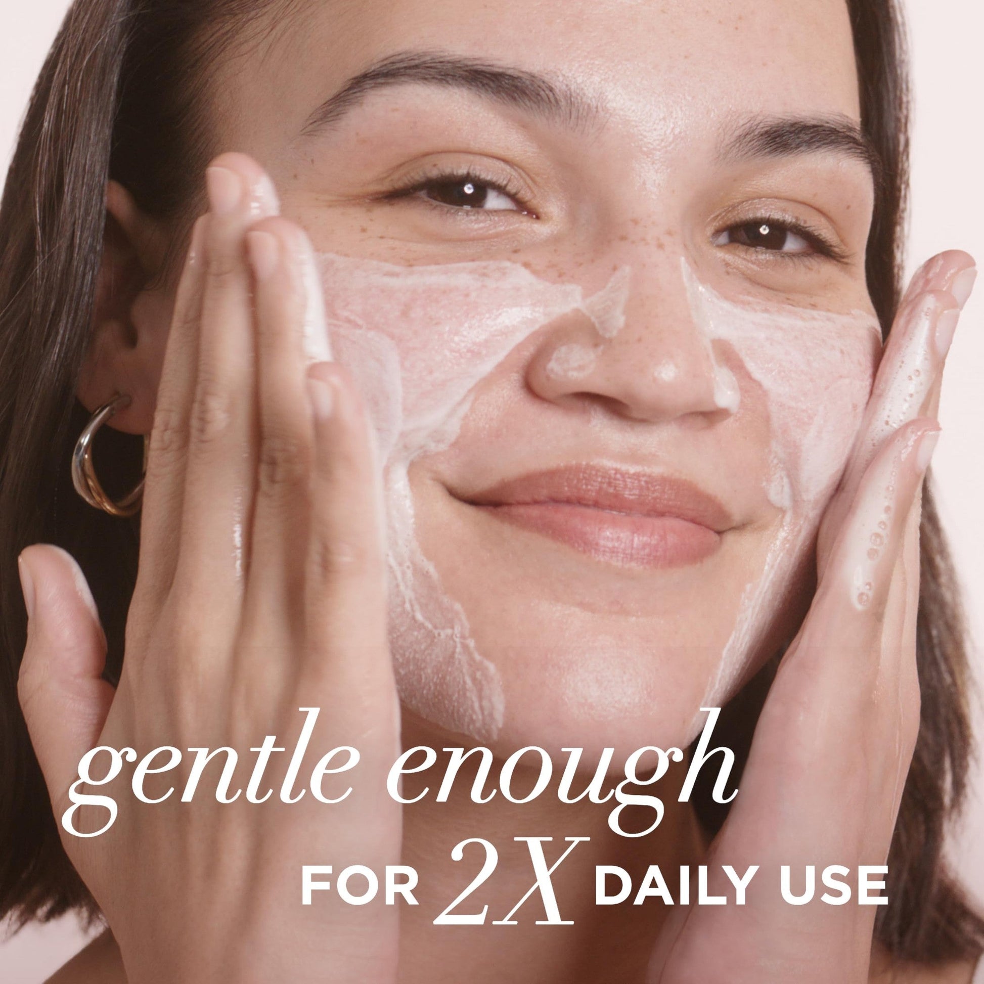 IT Cosmetics Confidence in a Cleanser - Hydrating Serum Foaming Face Wash With Hyaluronic Acid & Ceramides, Gentle Makeup Remover, Skin Barrier Support, Non-Stripping, Sulfate-Free - 5 fl oz - Medaid International