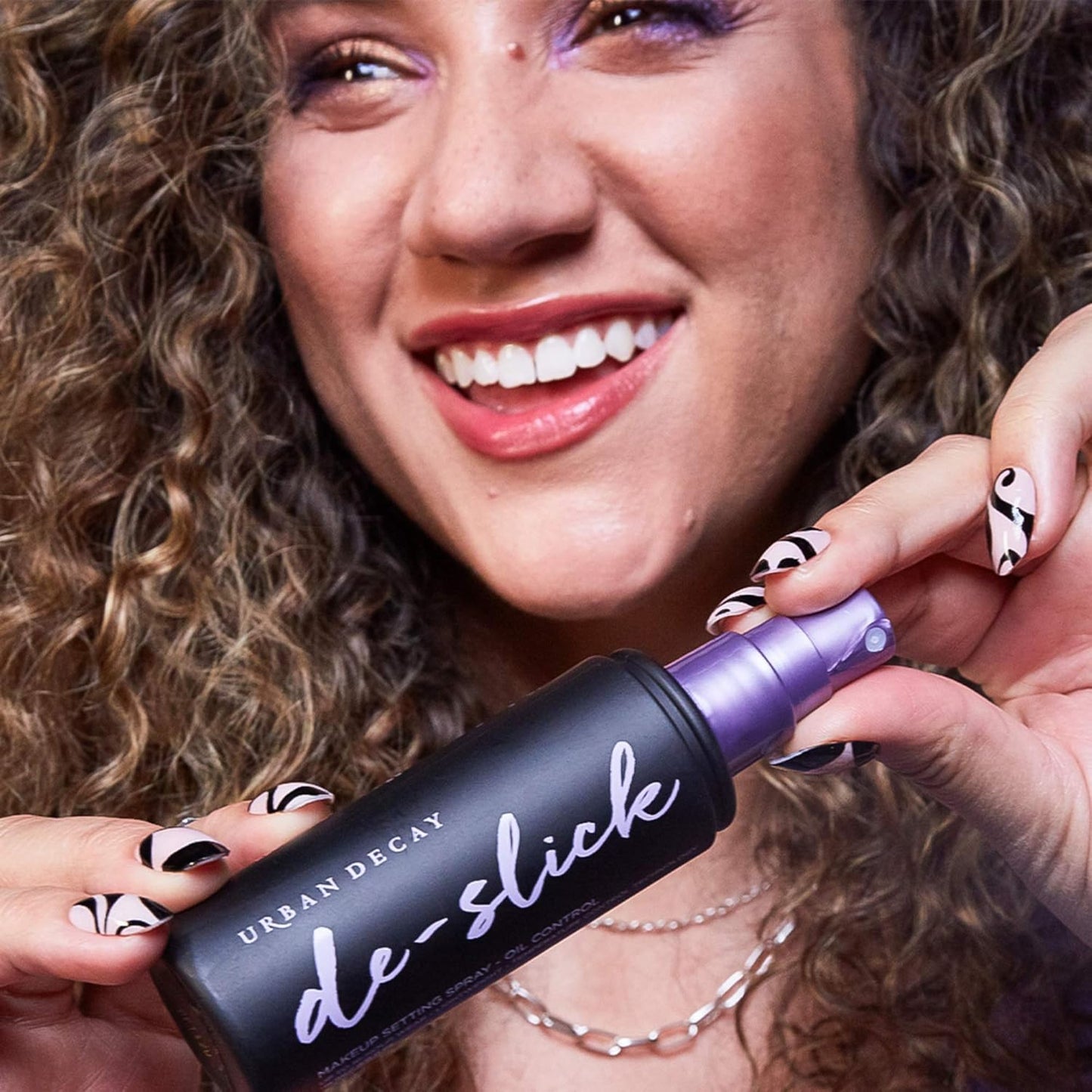 URBAN DECAY Urban Decay De-Slick Mattifying Makeup Setting Spray for Face, Waterproof, Smudge-proof, Oil & Shine Control, for Oily Combination Skin, Oil-free, Vegan, Cruelty-free-118ML