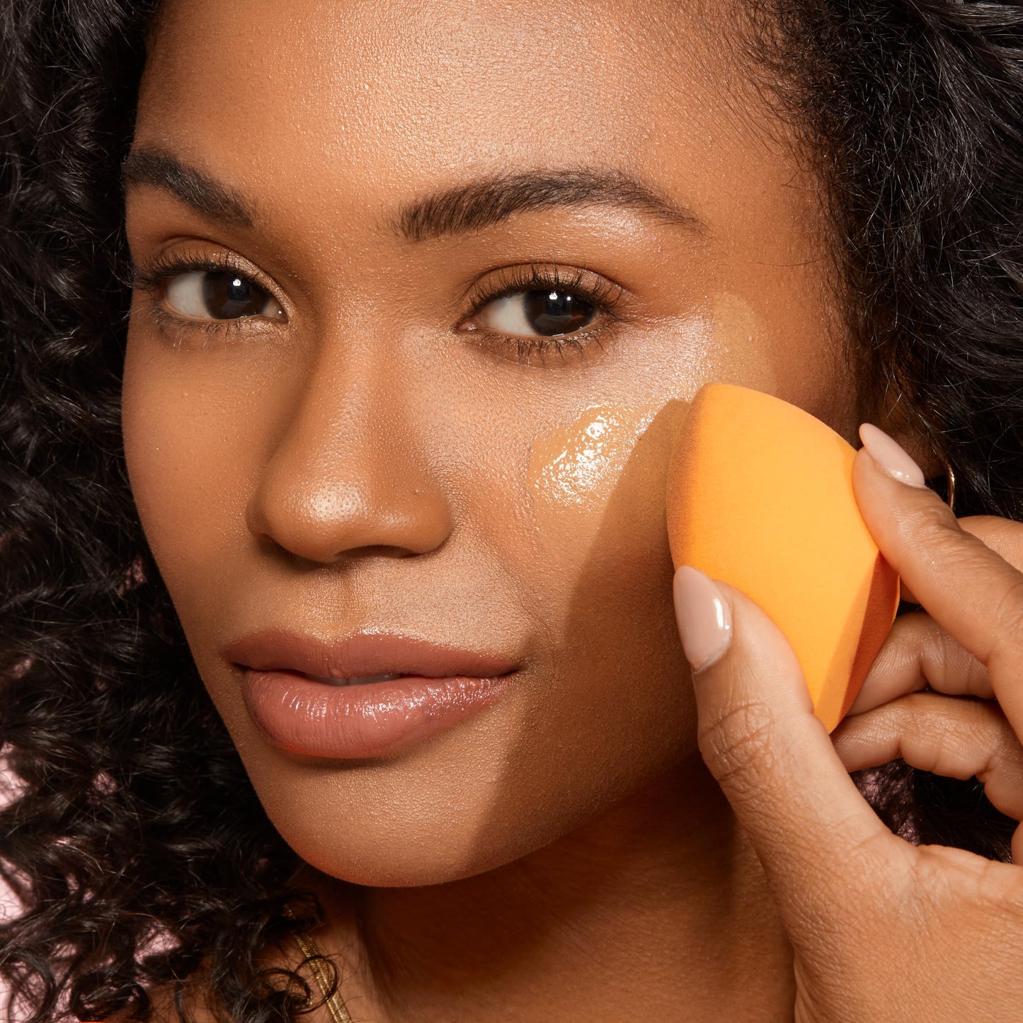Real Techniques Miracle Complexion Sponge + Travel Case, Makeup Blending Sponge, For Foundation, Sponge Case for Travel, Light To Medium Coverage, Natural, Dewy Makeup, Latex-Free Foam, 2 Piece Set - Medaid International