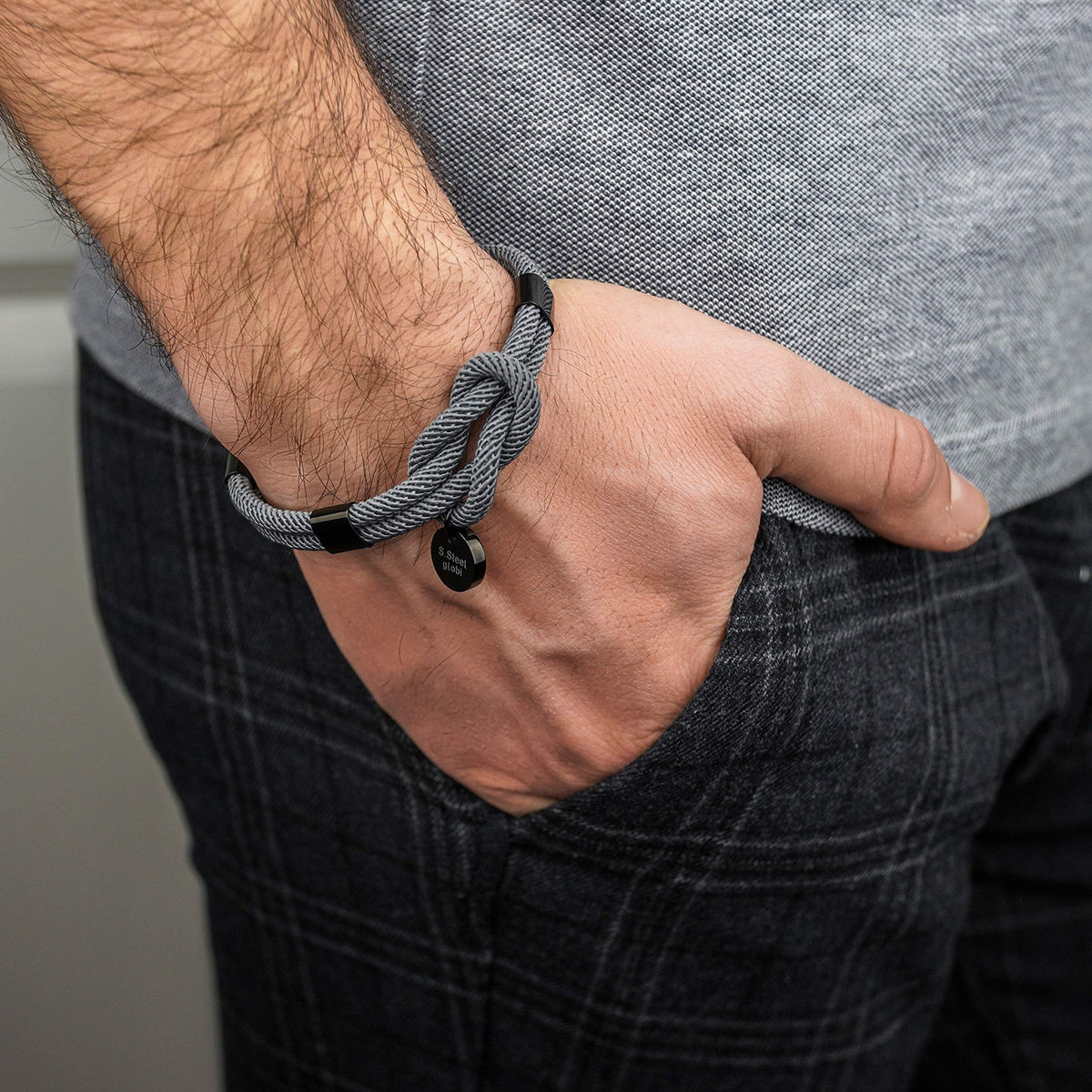 TERRIFI Paracord Braided Rope Bracelet For Men Women, Lightweight Nautical Unisex Cuff Bracelet, Sturdy Surfer Bracelets, With Stainless Steel Magnetic Clasp, Bracelet for Men and Women, black