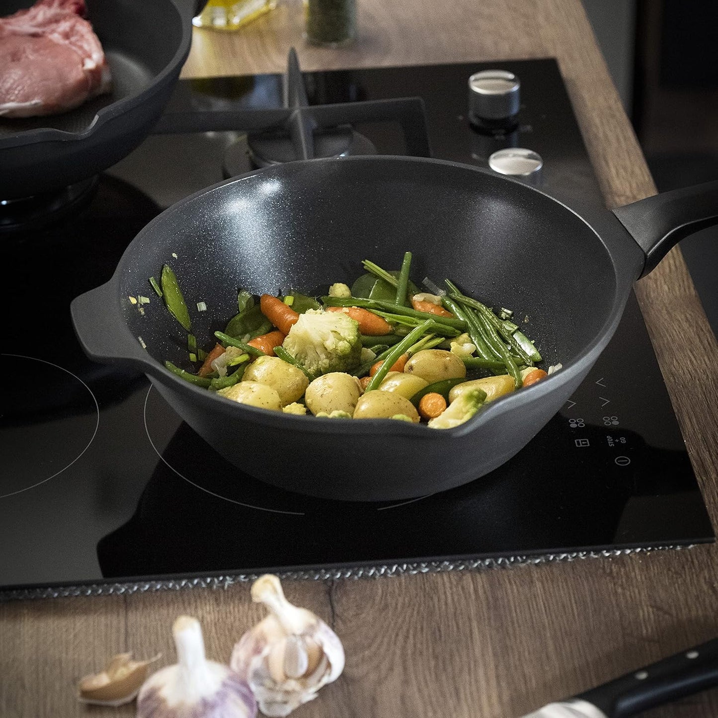 Tefal E24919 Robusto cast aluminum wok pan 28 cm