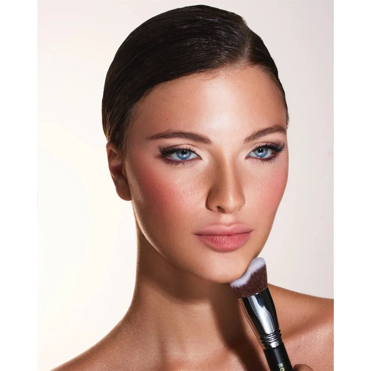 Royal Cosmetics  The Sculpting Brush