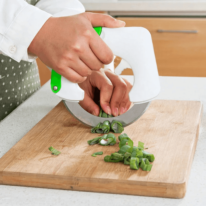 Rolling Knife | Fast & Easy Cutting - Medaid International