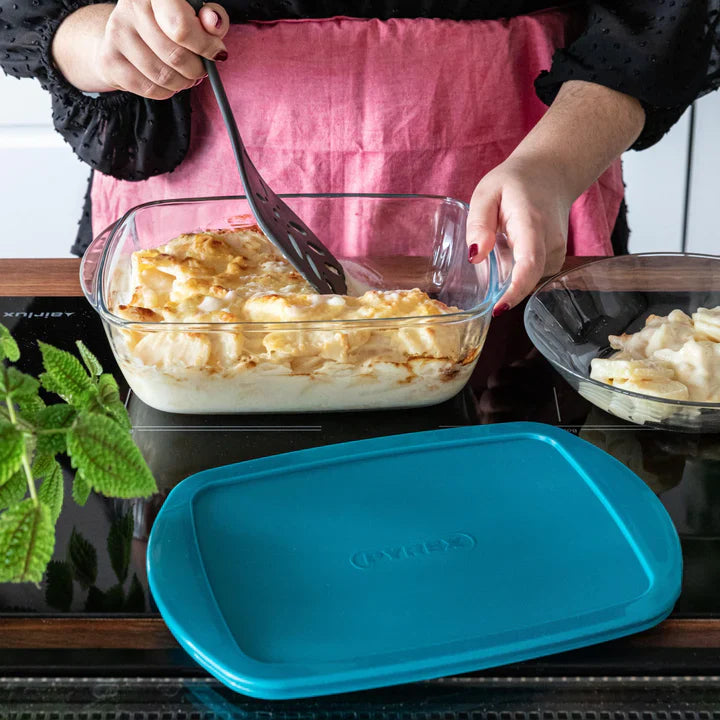 Pyrex cook and store square food storage dish with blue lid 1L