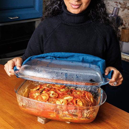 Pyrex rectangular glass casserole dish