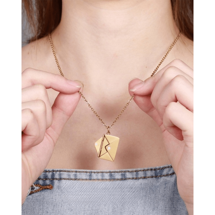Love You' Necklace + DIY Explosion Box