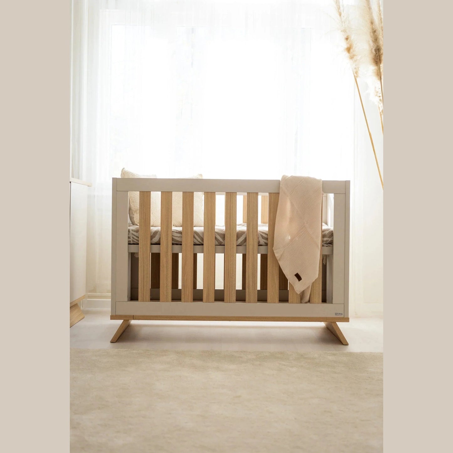 Faktum - Sienna Convertible Baby & Toddler Cot - Adjustable Mattress Base - Cashmere