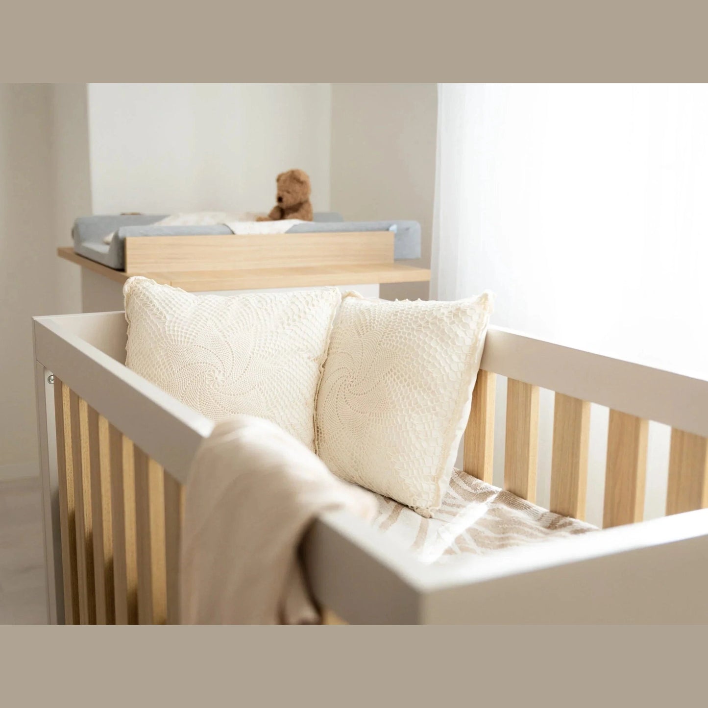 Faktum - Sienna Convertible Baby & Toddler Cot - Adjustable Mattress Base - Cashmere