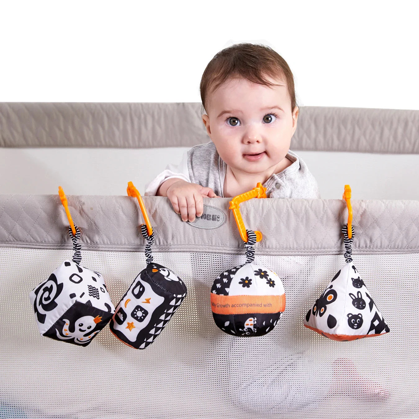 Tumama Kids - Geometric Hanging Rattle Set - Black And White