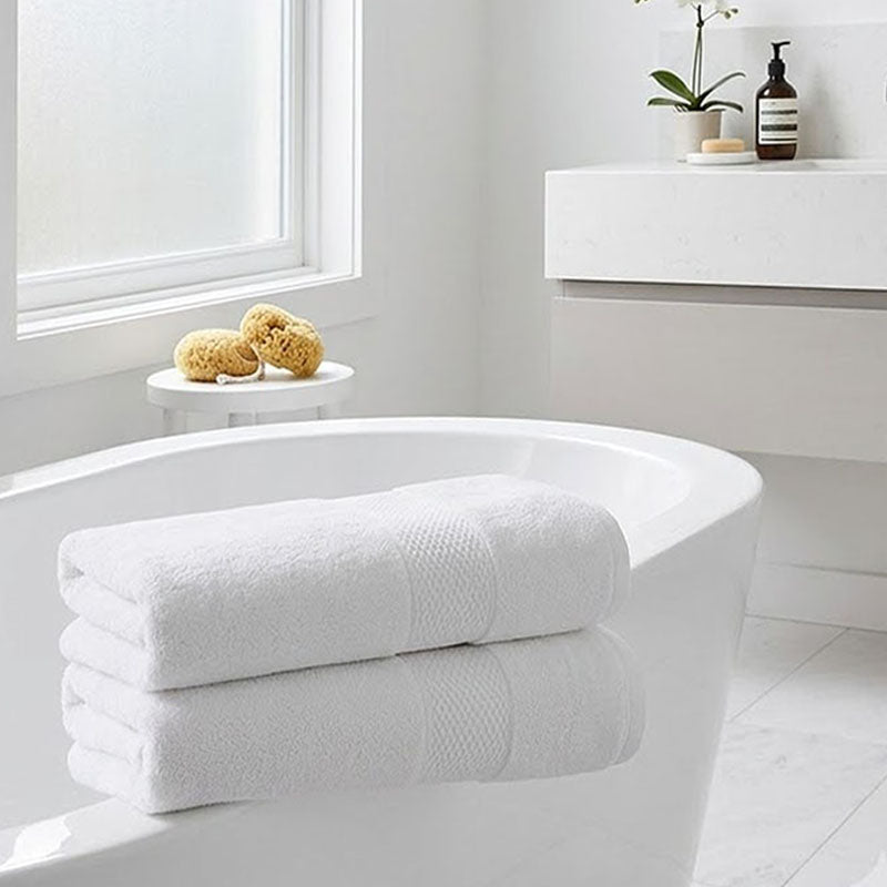 160 CM X 80 CM Thick 100 % Cotton Bath Towel Soft Quality Absorbent Oversized Towel for Household Use Beach and  Swimming Pool 1 Piece White - Image 1