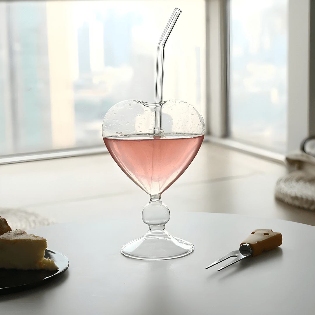 300ml Heart-Shaped Wine Glass with Straw – Romantic Cocktail & Drink Glass