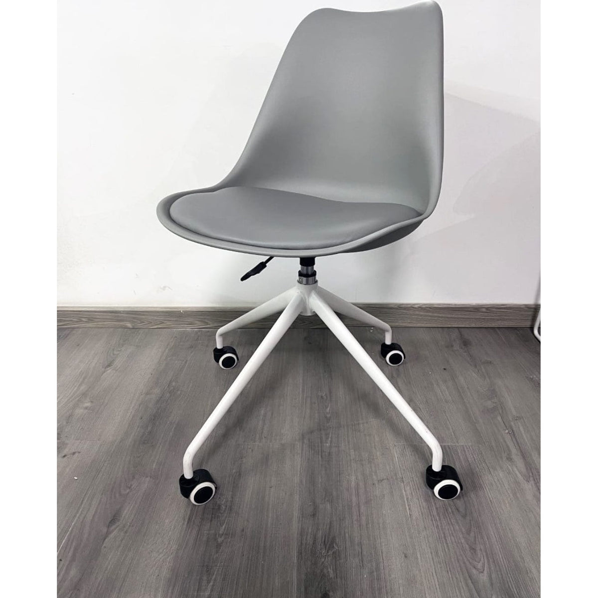 Aura - Office Desk Chair - Medaid