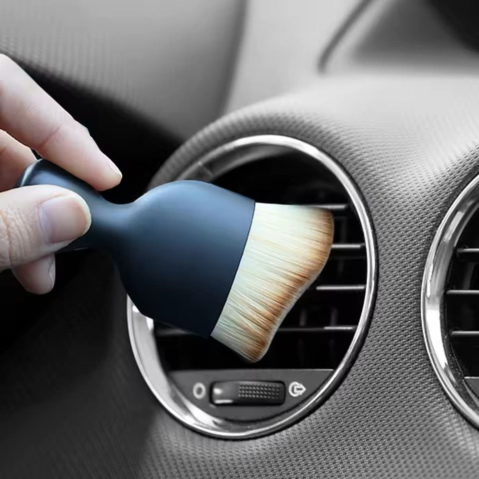 Compact Detailing Brush