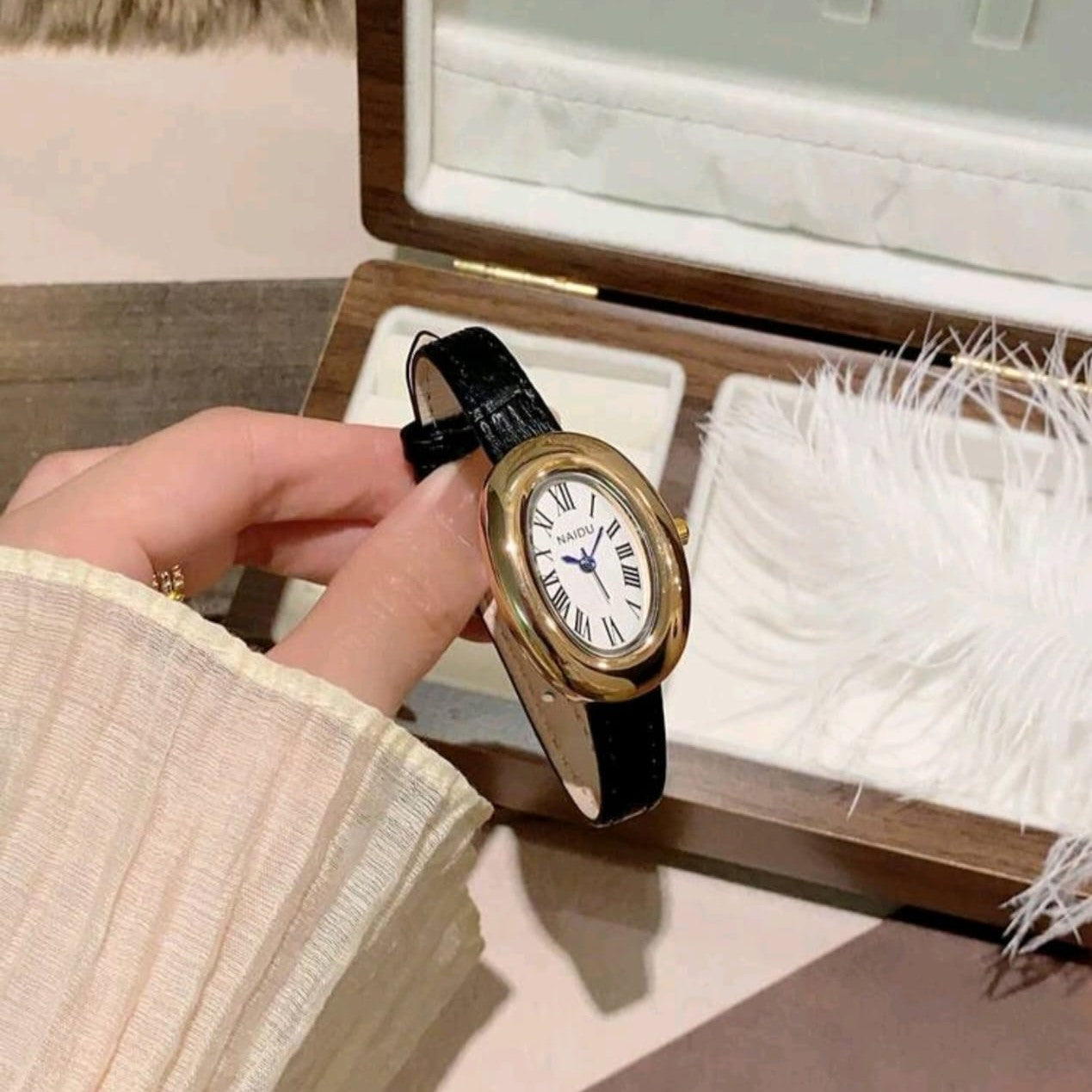 Elegant Vintage Oval Quartz Watch (Multiple Styles Available)