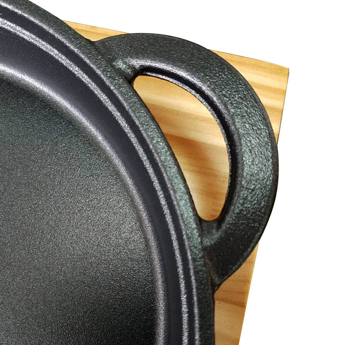 CAST IRON SIZZLER WITH WOOD BASE X677