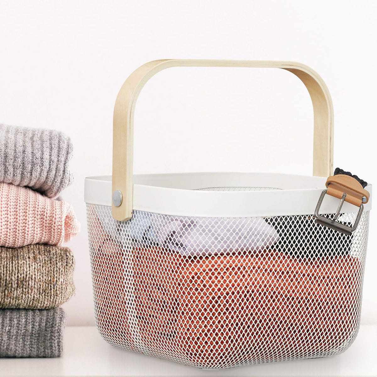 Small Metal Fruit or Towel Basket X922