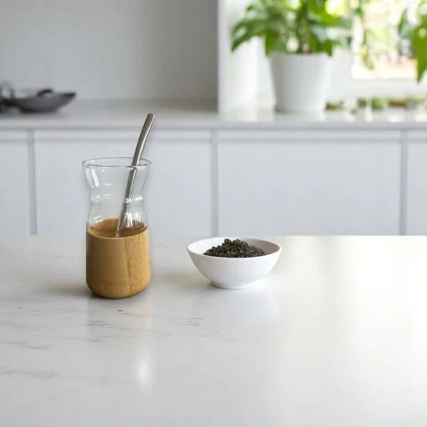 Phoneix  mate cup clear glass with bamboo base +straw