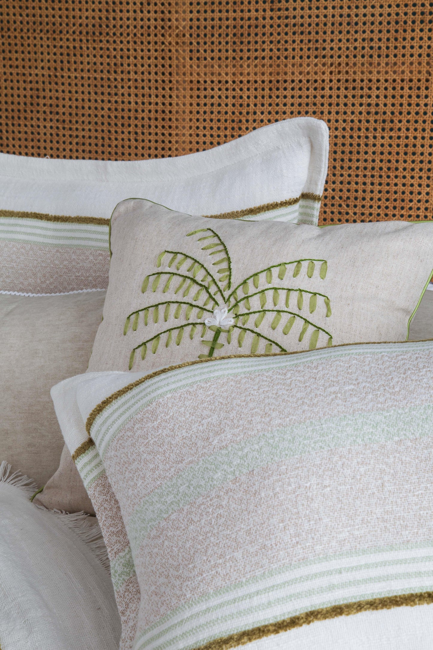 8 pcs DOUBLE SIZE BEDSCOVER SET CALI OLIVE