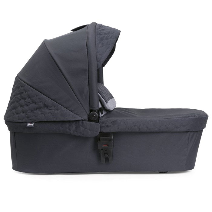Chicco - Seety Stroller - Seety Carrycot (Boston Grey) - First Seat Recline ( Black Satin) - Full 360 i-size Base - Travel System