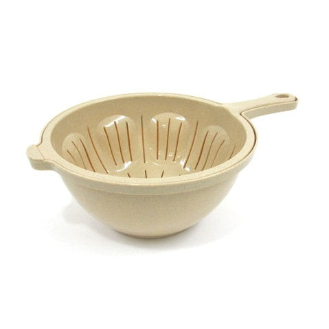 Plastic bowl and strainer set