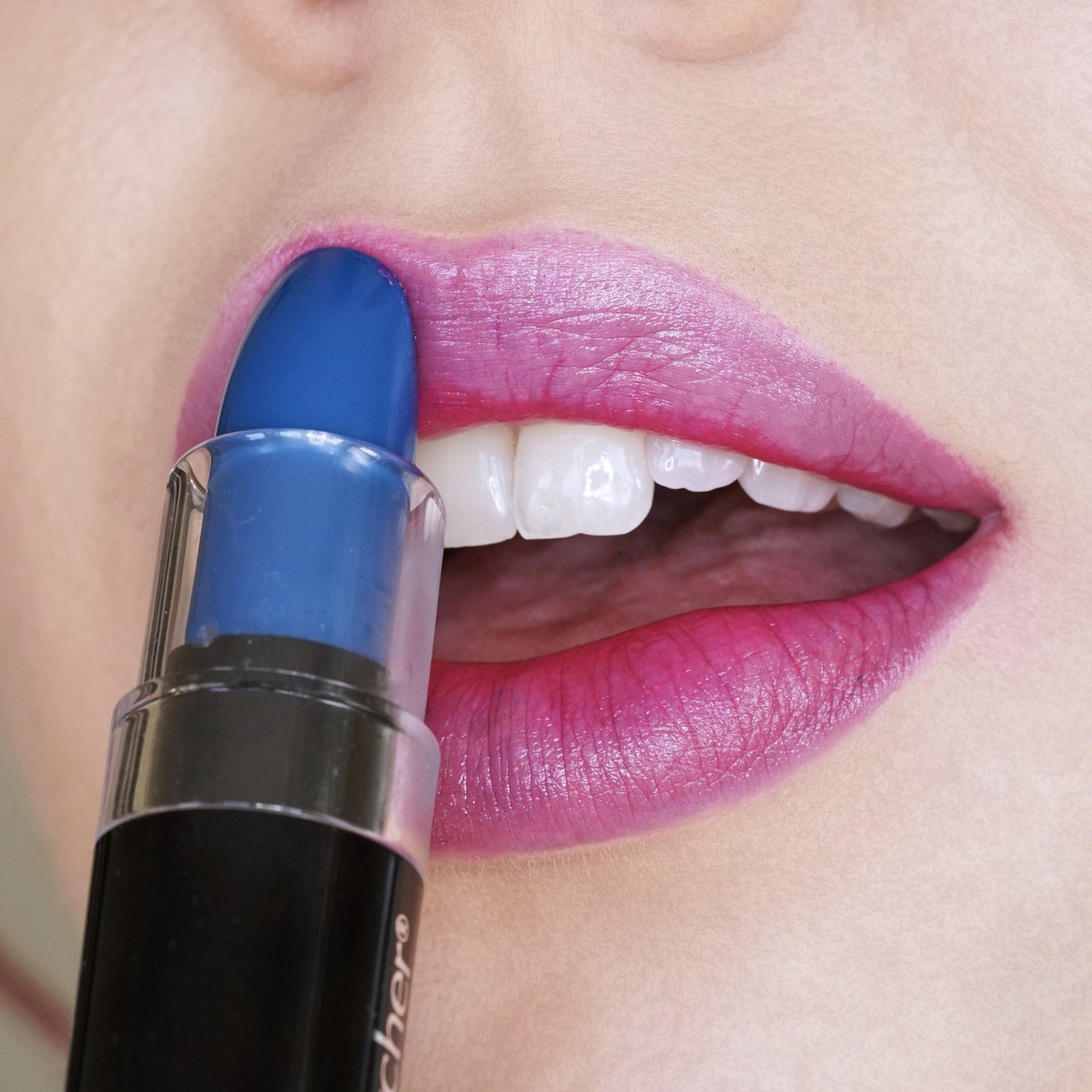 MoodMatcher Color Changing Lipstick Dark Blue To Rouge Pink