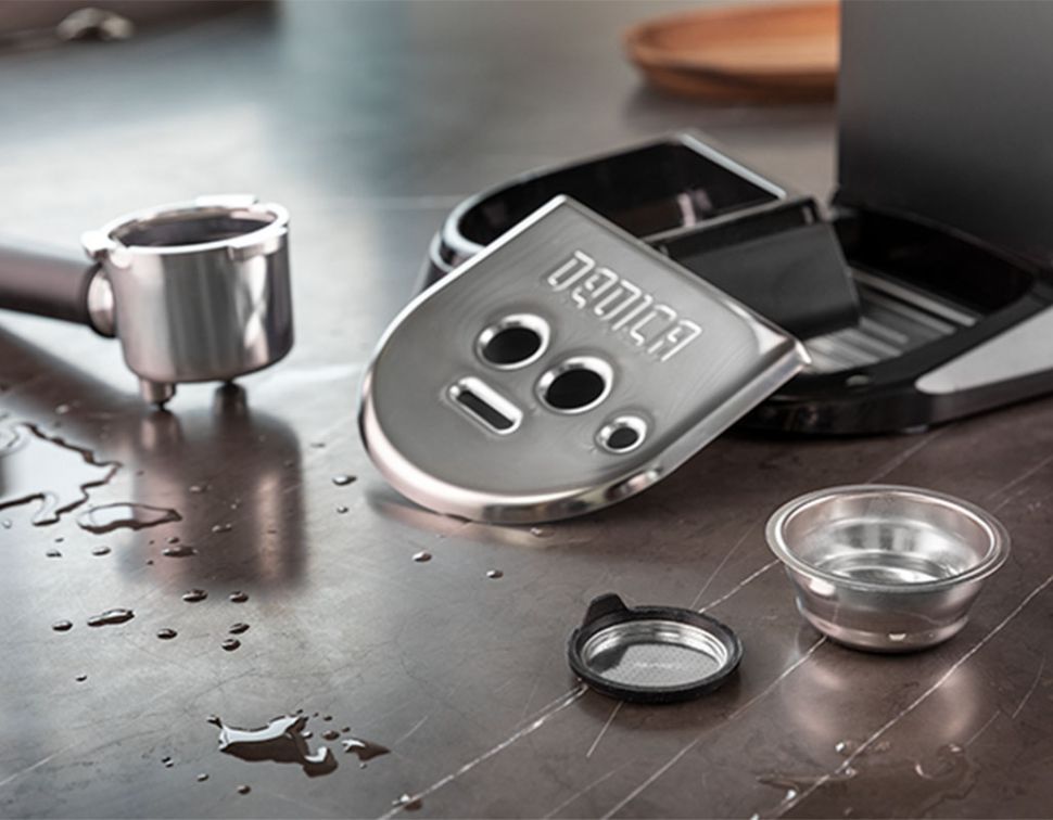 Delonghi Dedica Style Sleek Metal - Pump Espresso Coffee Machines - COFFEE EC685.M