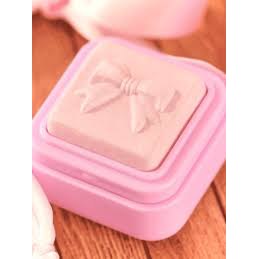 Essence FaBOWlous highlighter