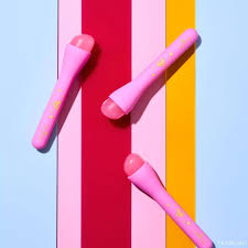 Essence Superman Silicone Blush Brush