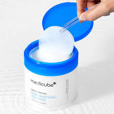 Medicube Zero Pore Pads Gentle Exfoliation for Pore Tightening and Acne Prevention (155g/70 pads)