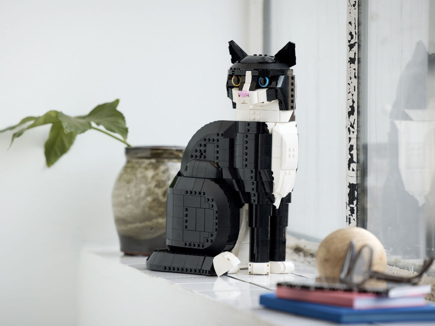 Lego Tuxedo Cat (21349)