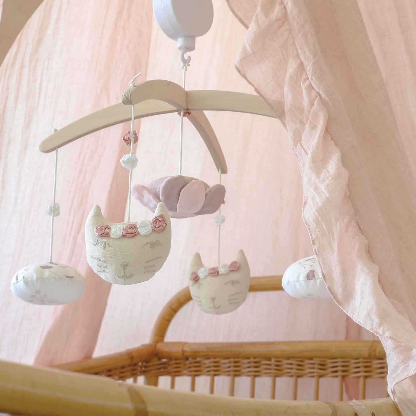 Trois Kilos Sept Rose & Lili Wooden Musical Mobile