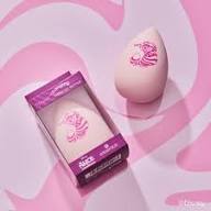 Disney Alice in Wonderland Colour-Changing Make-Up Sponge