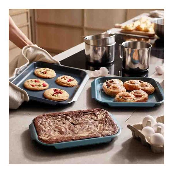 Joseph Joseph, Nest™ Bake Non-Stick 3-piece Blue Baking Tray Set, 45064
