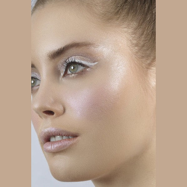 STILA Heaven's Hue
Highlighter.color:Opulence(White Pearl