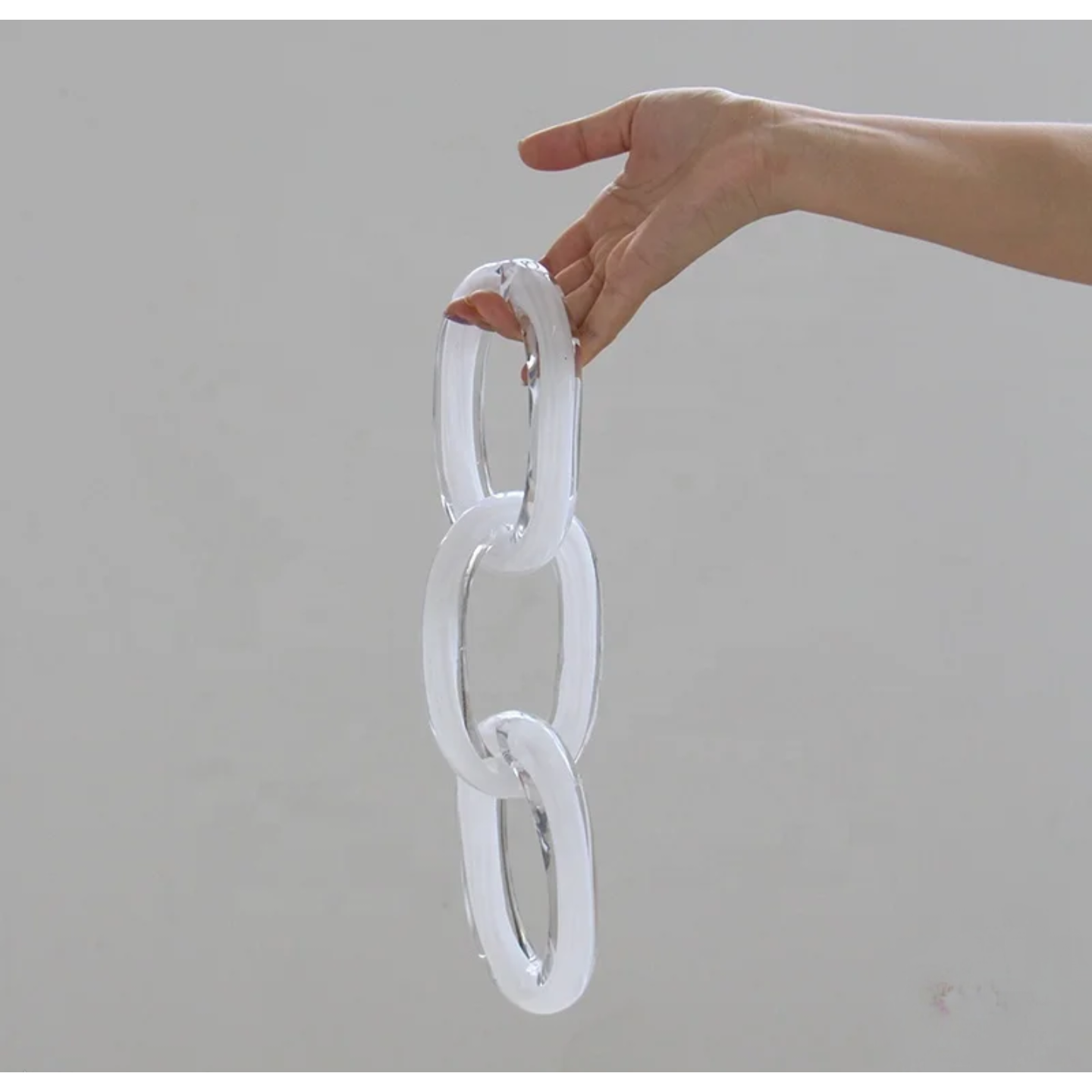 WHITE GLASS CHAIN