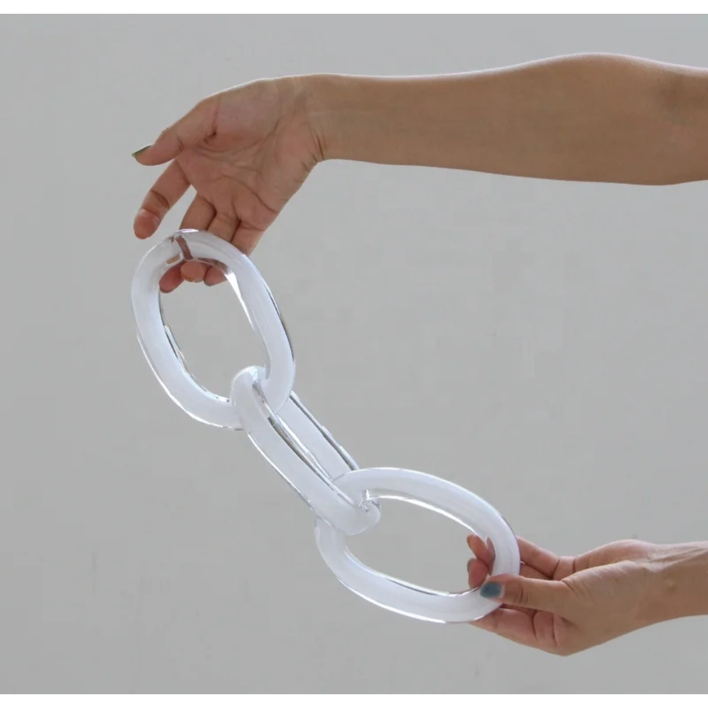 WHITE GLASS CHAIN