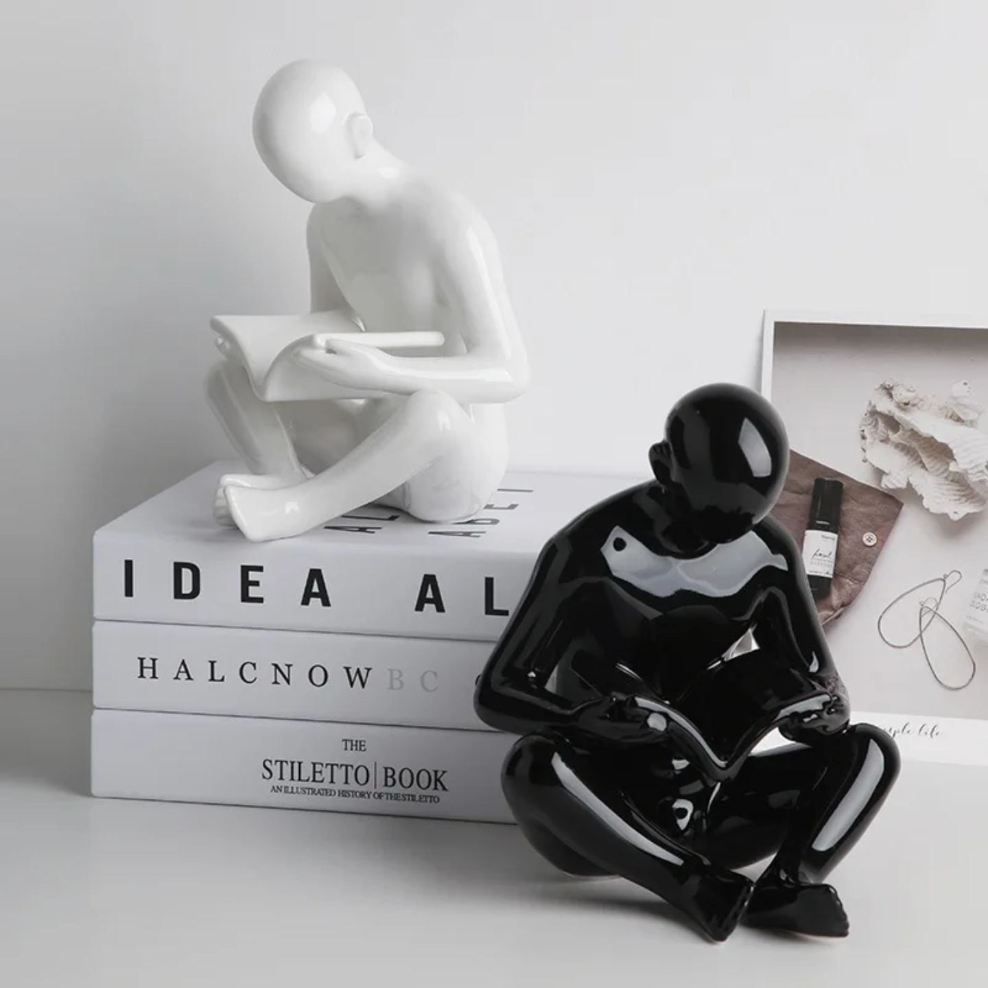 SET OF 2 MEN READING ORNAMENTS