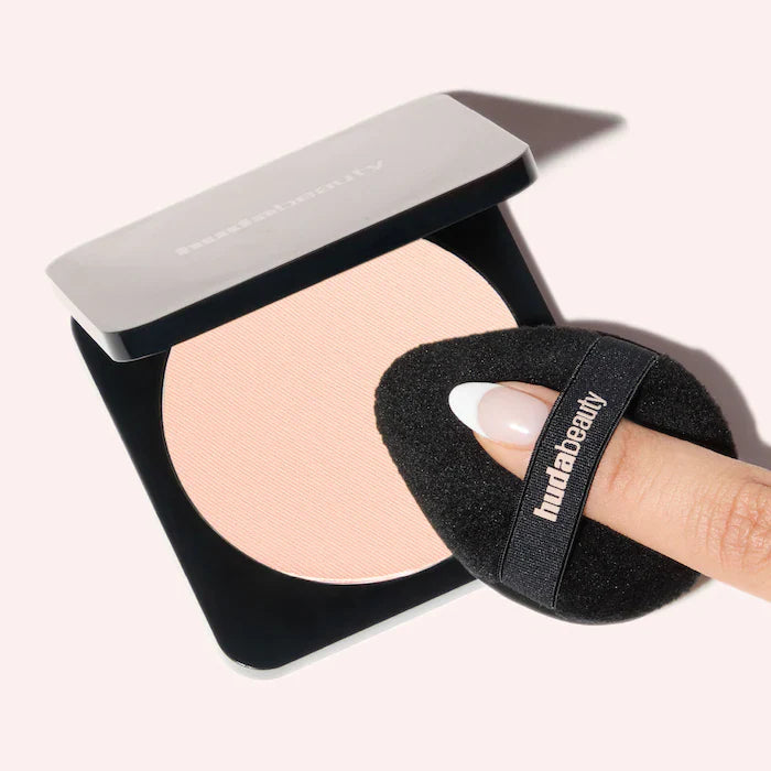 HUDA BEAUTY 
Easy Bake Marshmallow Puff & Sponge