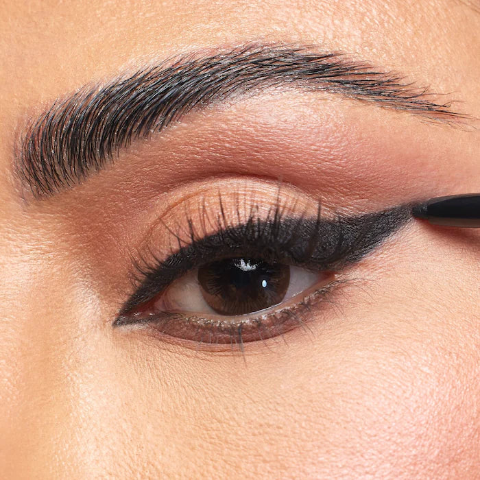 HUDA BEAUTY 
Creamy Kohl Longwear Eye Pencil.                           Color: Very Vanta - extreme black