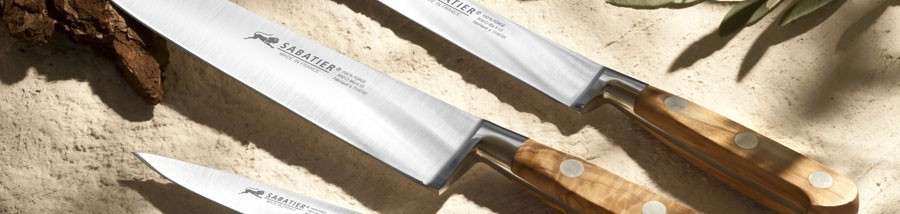 BREAD KNIFE 9 IN – OLIVE WOOD HANDLE BY SABATIER