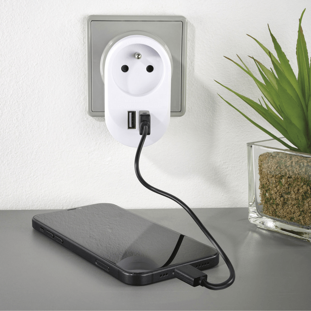 SILVERCREST® Electrical outlet with USB ports